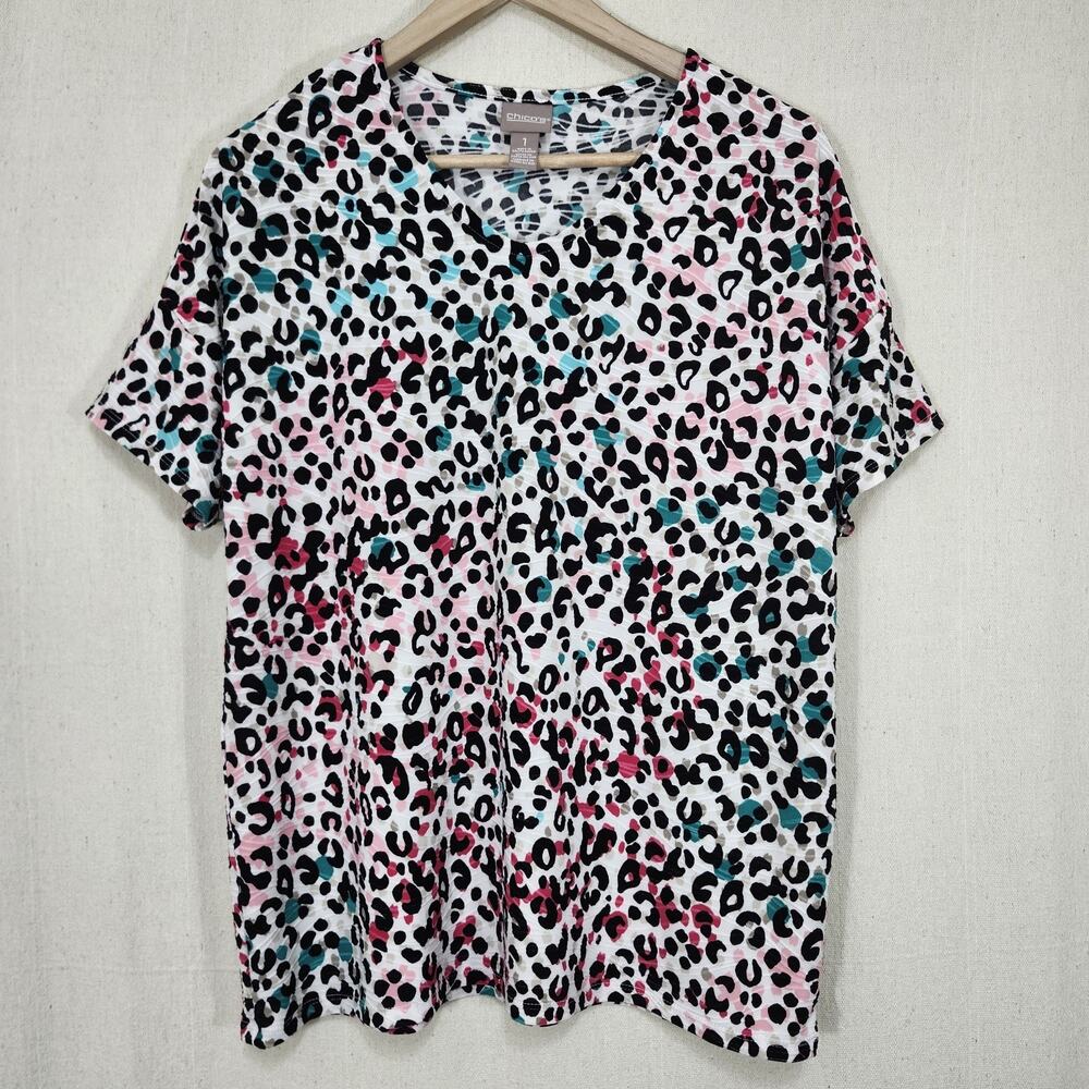 Chico’s Leopard Print Textured Colorful Short Sleeve Stretch V-Neck Top Sz 1 (M)